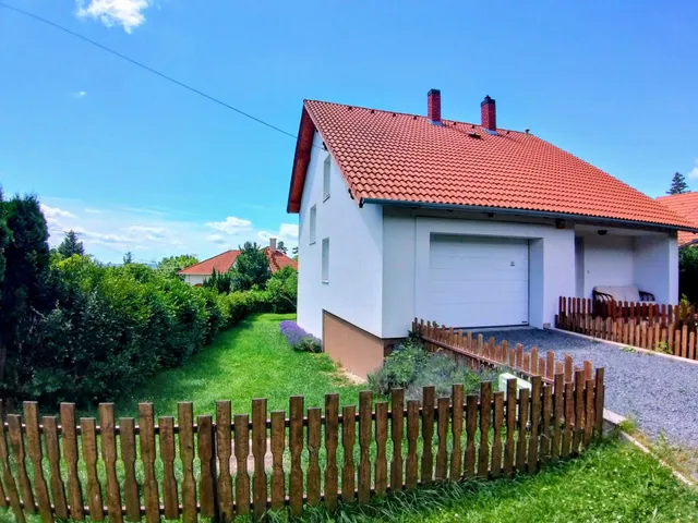 Eladó ház Vonyarcvashegy, HEGYALJA UTCA 150 nm