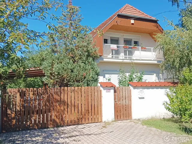 Eladó ház Szolnok, Alcsisziget 85 nm