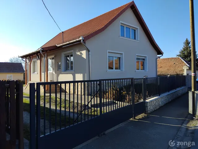 Eladó ház Füzesabony 100 nm