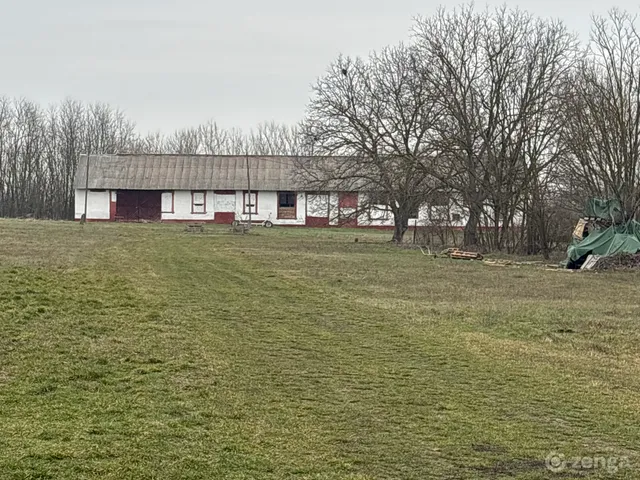 Kiadó kereskedelmi és ipari ingatlan Kaposvár, Toponár 800 nm