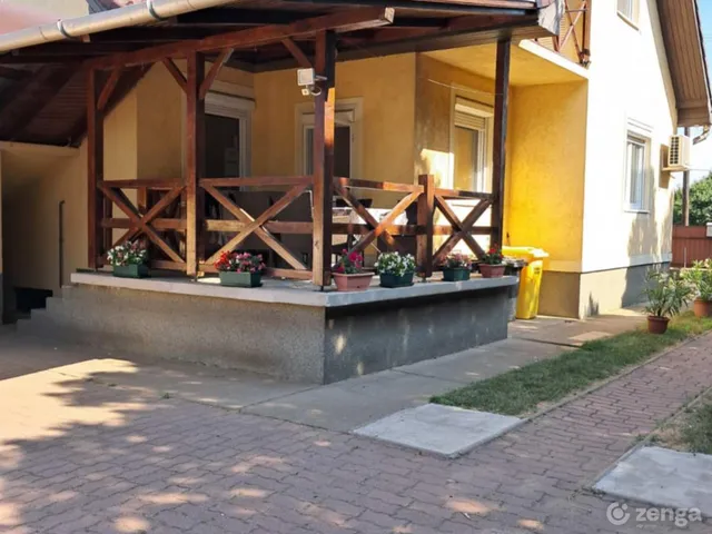 Eladó ház Tiszacsege 220 nm