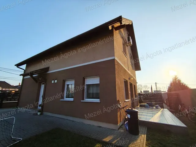 Eladó ház Vecsés 280 nm