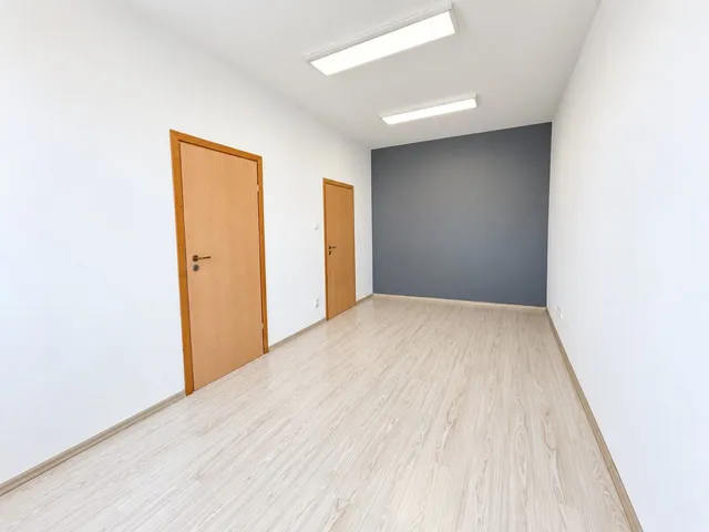 Kiadó kereskedelmi és ipari ingatlan Debrecen, Belváros, Péterfia utca 18 nm