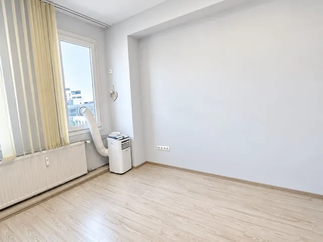 Kiadó kereskedelmi és ipari ingatlan Debrecen, Belváros, Péterfia utca 18 nm