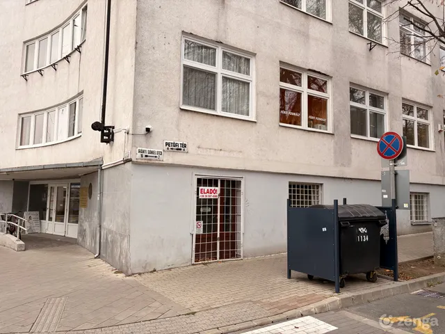 Eladó kereskedelmi és ipari ingatlan Kaposvár 30 nm