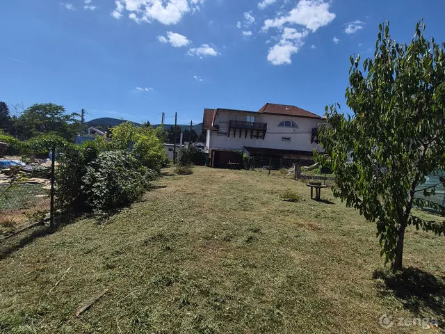Eladó telek Tahitótfalu, Szabadság tér 5 450 nm