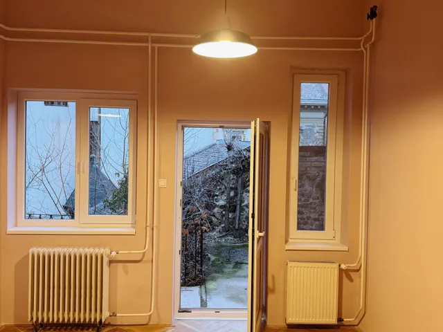 Eladó kereskedelmi és ipari ingatlan Pécs, Belváros 16 nm