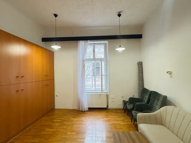 Eladó kereskedelmi és ipari ingatlan Pécs, Belváros, Király utca 21 nm