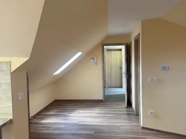 Kiadó kereskedelmi és ipari ingatlan Szekszárd, Rákóczi út 100 nm