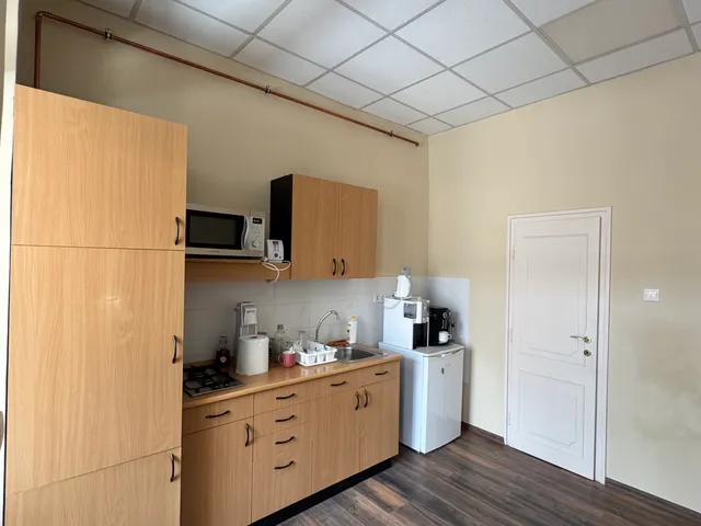 Kiadó kereskedelmi és ipari ingatlan Szekszárd, Rákóczi út 126 nm