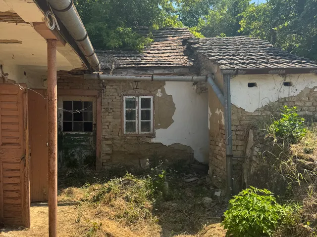 Eladó telek Szakály 892 nm