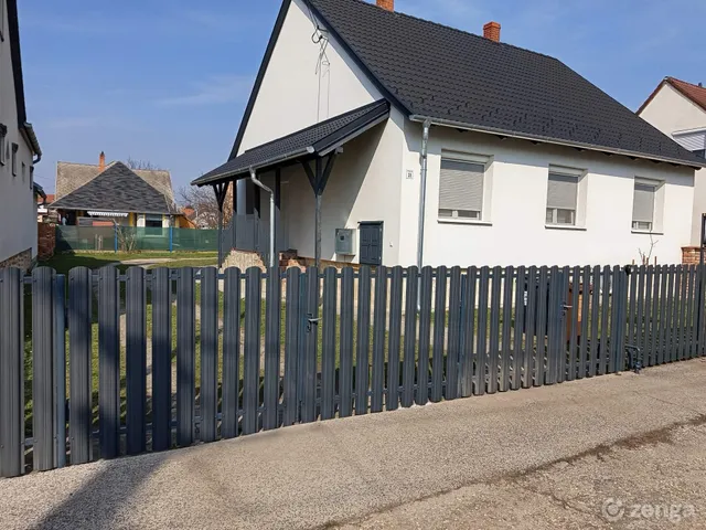 Eladó ház Sárvár, Kertváros, Tulipán 31 100 nm