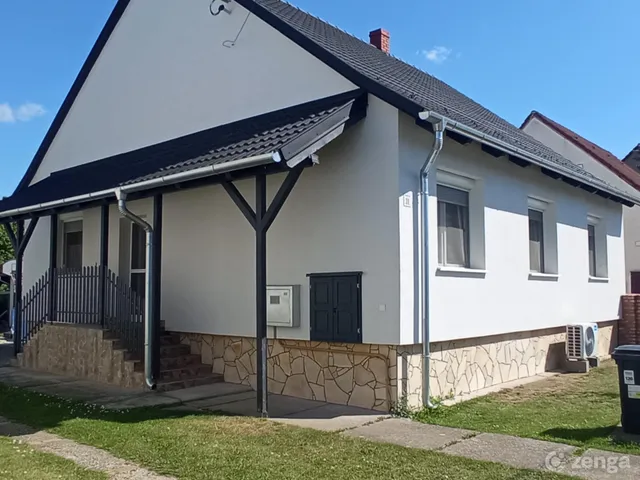 Eladó ház Sárvár, Kertváros, Tulipán 31 100 nm