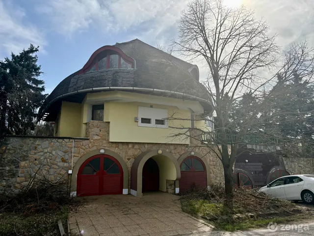 Eladó ház Tóalmás 270 nm