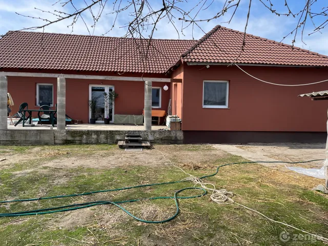 Eladó mezőgazdasági ingatlan Jászberény 103 nm