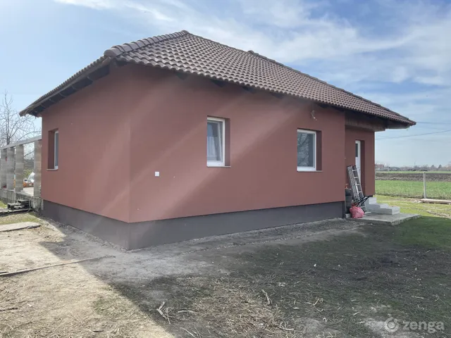 Eladó mezőgazdasági ingatlan Jászberény 103 nm