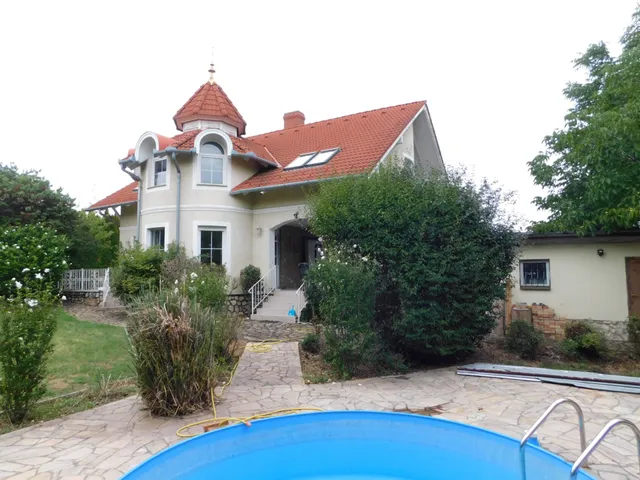 Eladó ház Keszthely, Kertváros 240 nm