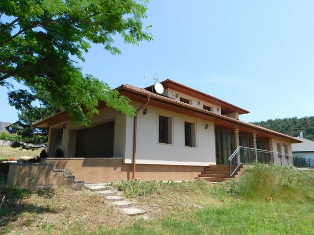 Eladó ház Vonyarcvashegy 251 nm