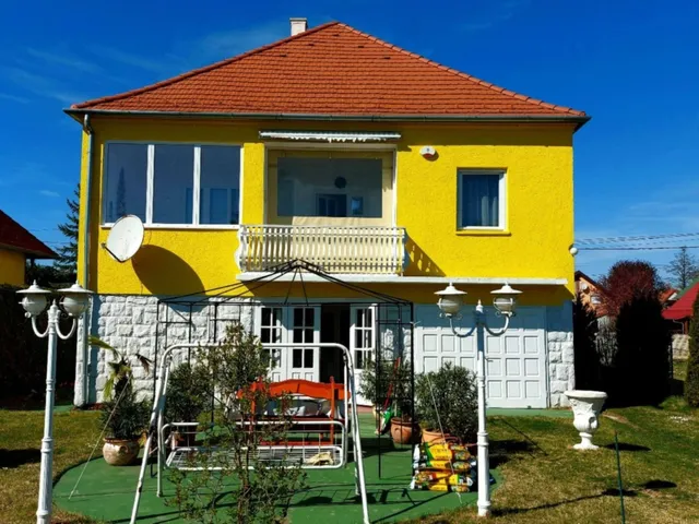 Eladó ház Balatonmáriafürdő 200 nm