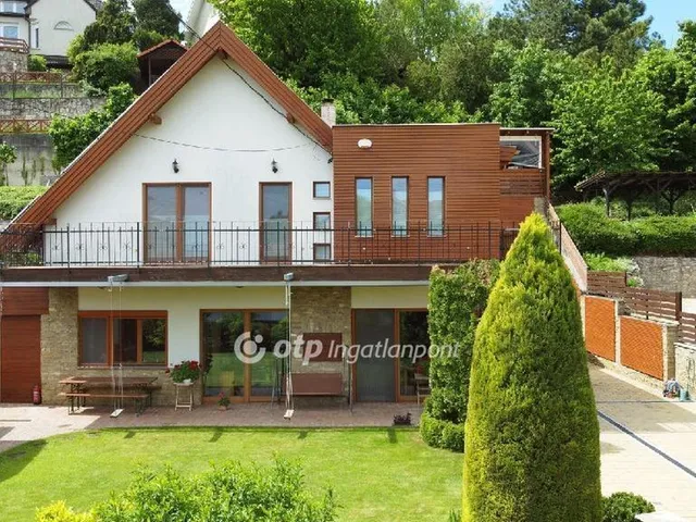 Eladó ház Balatonalmádi 260 nm