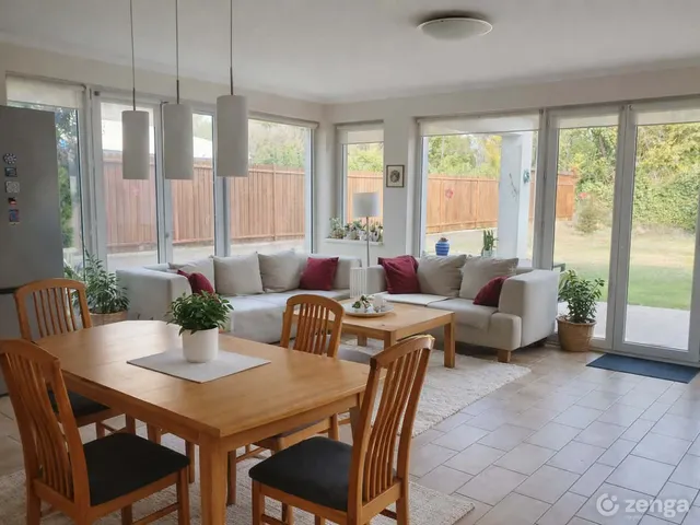 Eladó lakás Üröm 120 nm