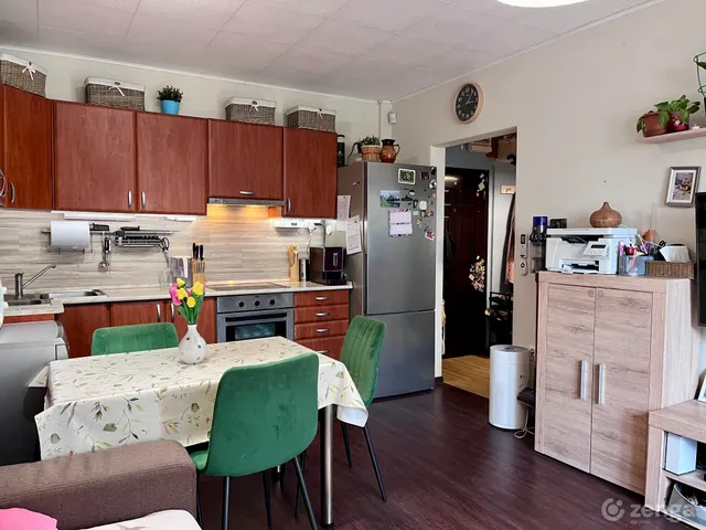 Eladó lakás Pécs, Kertváros, Maléter Pál Út 48 nm