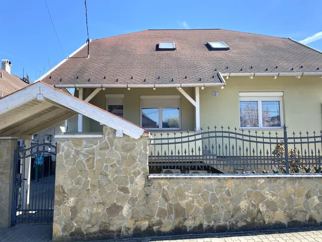 Eladó ház Százhalombatta, Újváros 176 nm