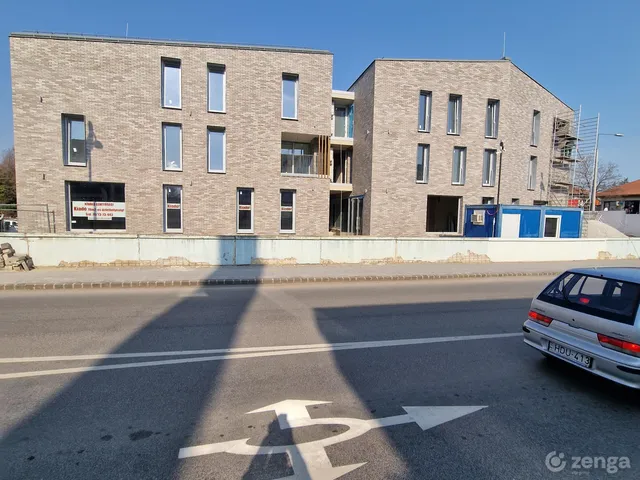 Kiadó kereskedelmi és ipari ingatlan Balatonfüred, Belváros 78 nm