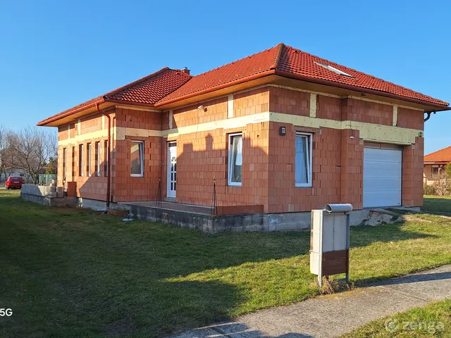 Eladó ház Lébény 200 nm