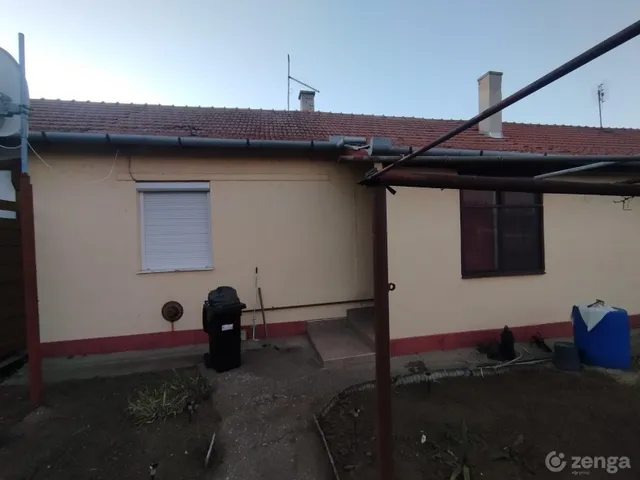 Eladó ház Szolnok, Szolnoki ipari park 299 nm