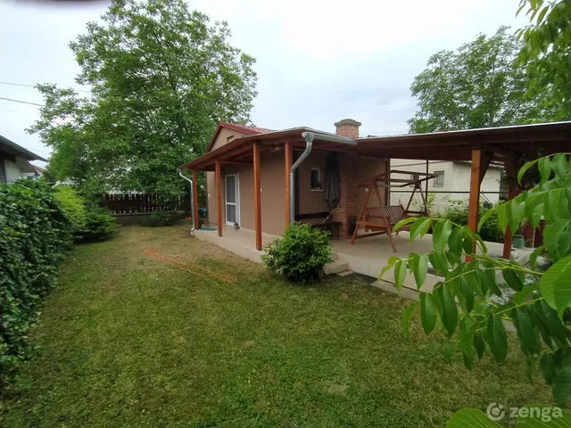 Eladó üdülő és hétvégi ház Szolnok, Alcsisziget 30 nm