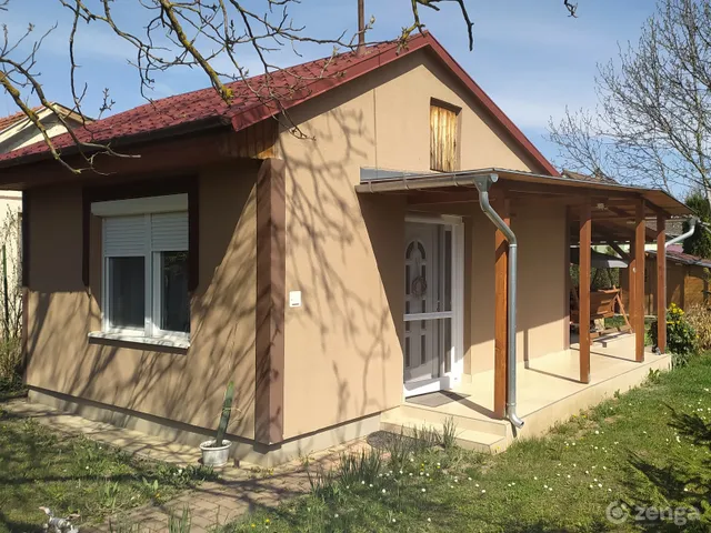 Eladó üdülő és hétvégi ház Szolnok, Alcsisziget 30 nm