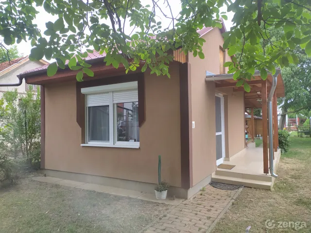 Eladó nyaraló Szolnok, Alcsisziget 42 nm