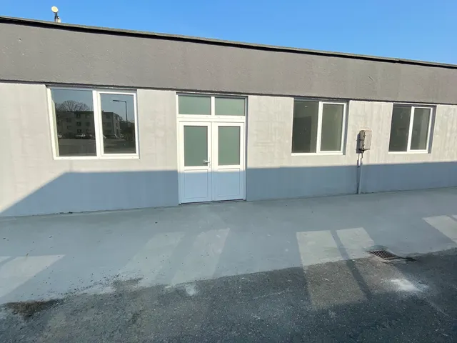 Kiadó kereskedelmi és ipari ingatlan Budapest XXIII. kerület, Soroksár 51 nm