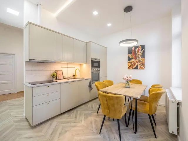 Eladó lakás Budapest VI. kerület 77 nm