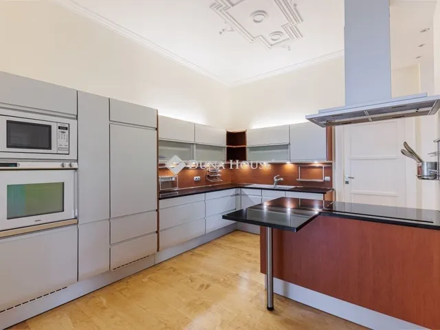 Kiadó lakás Budapest II. kerület, Pasarét 135 nm
