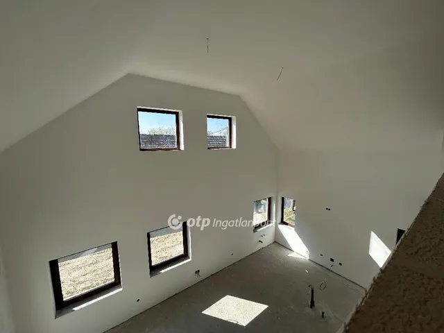 Eladó ház Vértesacsa 290 nm