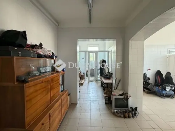 Kiadó kereskedelmi és ipari ingatlan Kalocsa 180 nm