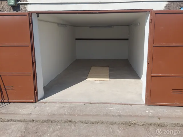 Eladó garázs Dunaújváros, Déli városi út 18 nm