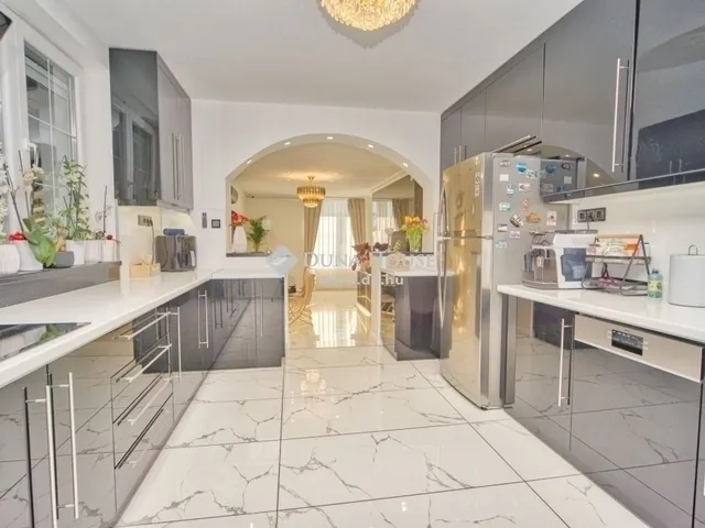 Eladó ház Gyál 260 nm