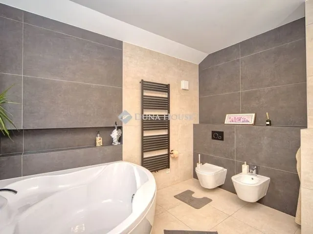 Eladó ház Solymár 146 nm