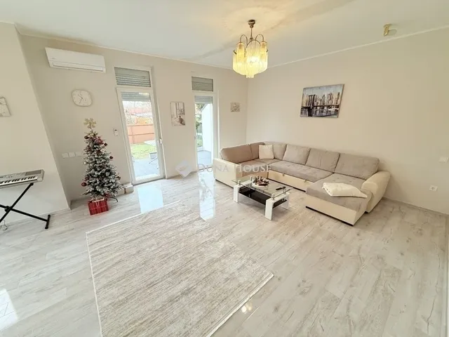 Eladó ház Budapest XVIII. kerület, Újpéteritelep 239 nm