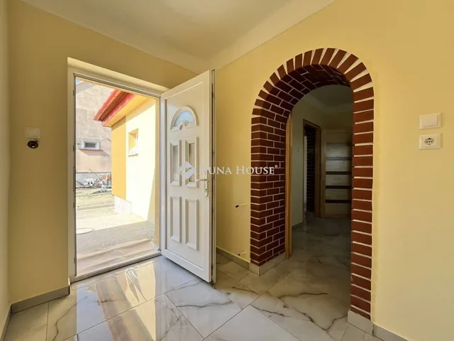 Eladó ház Mikebuda 97 nm