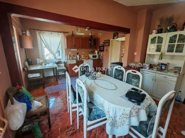 Eladó ház Úri 111 nm