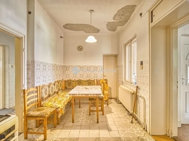 Eladó ház Budapest XVI. kerület 211 nm