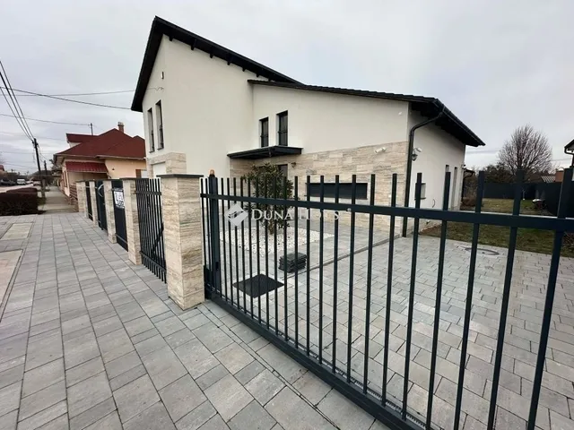 Eladó ház Vecsés 242 nm