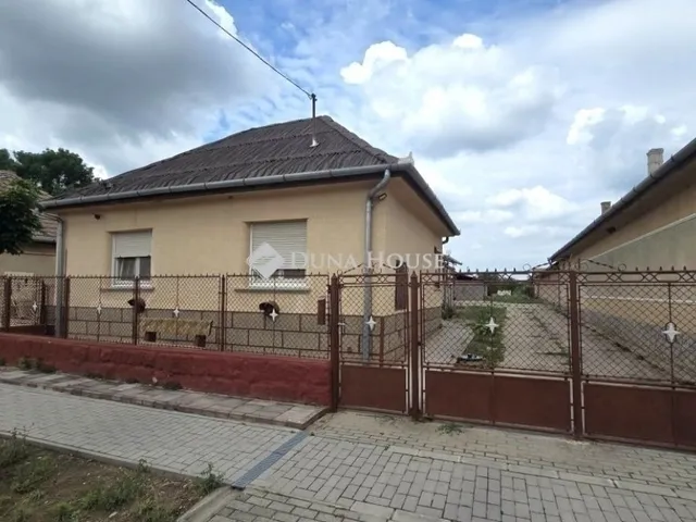 Eladó ház Újhartyán 102 nm