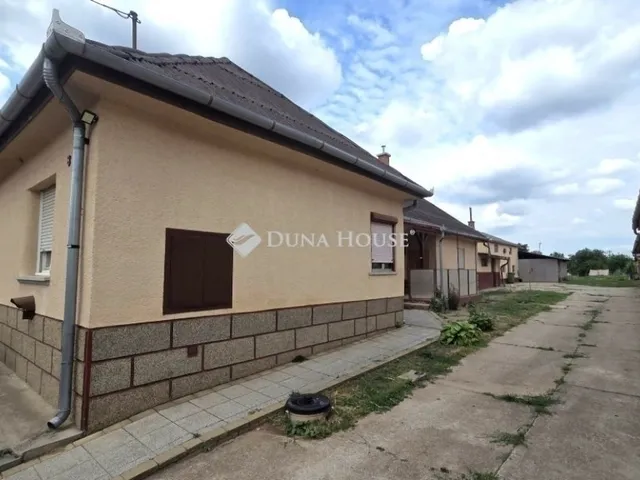 Eladó ház Újhartyán 102 nm