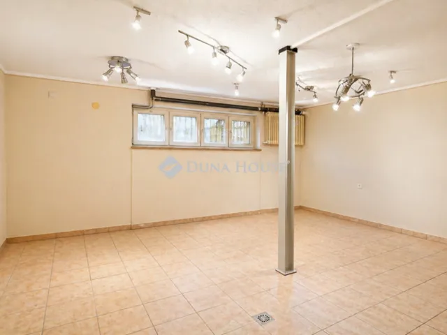 Eladó ház Budapest XVI. kerület 266 nm