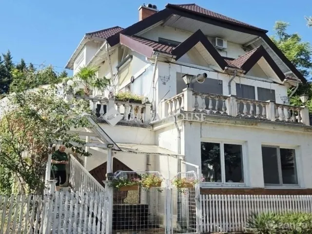 Eladó ház Kosd 310 nm